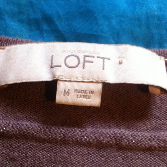 💕Beautiful Lightweight Loft Sweater💕 - Picture 3 of 4